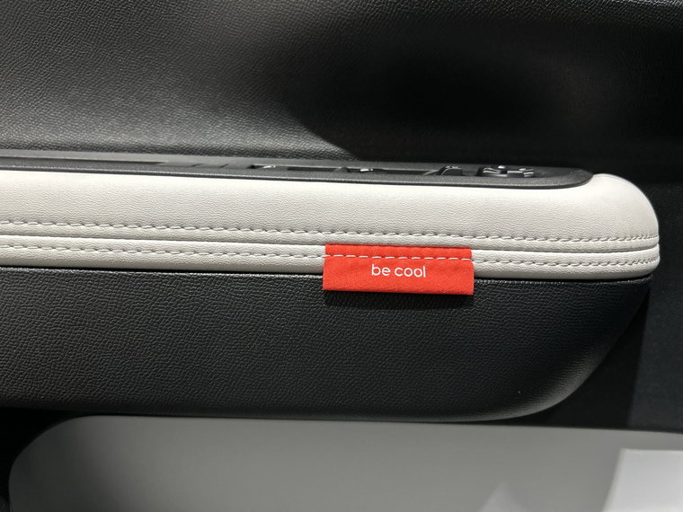 Vehicle Image 26