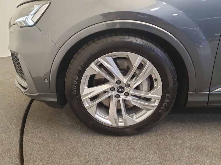 Vehicle Image 23
