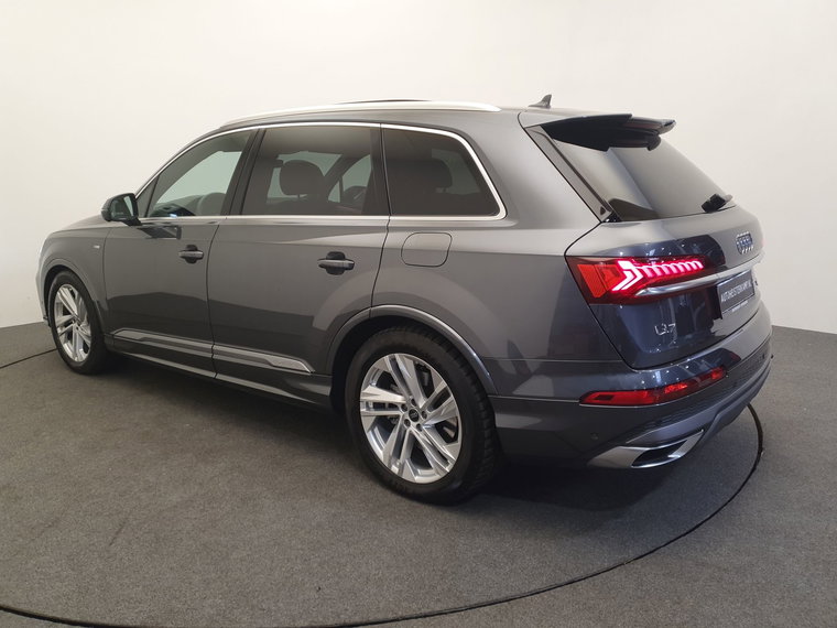Vehicle Image 8