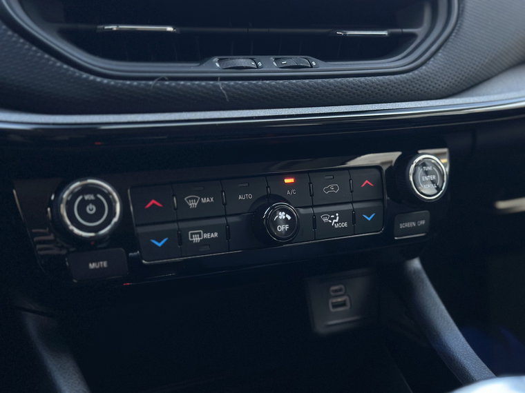 Vehicle Image 24