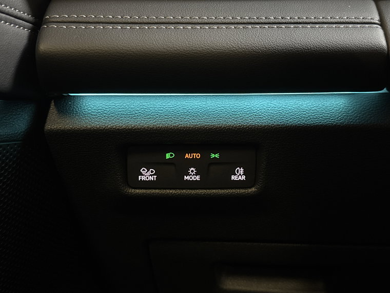 Vehicle Image 25