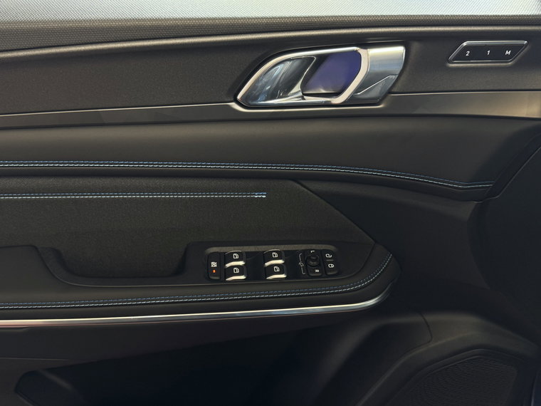 Vehicle Image 23