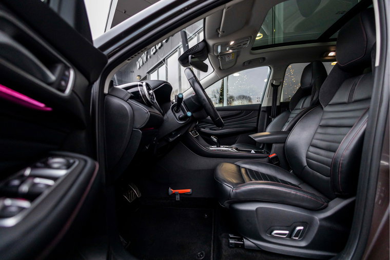 Vehicle Image 9
