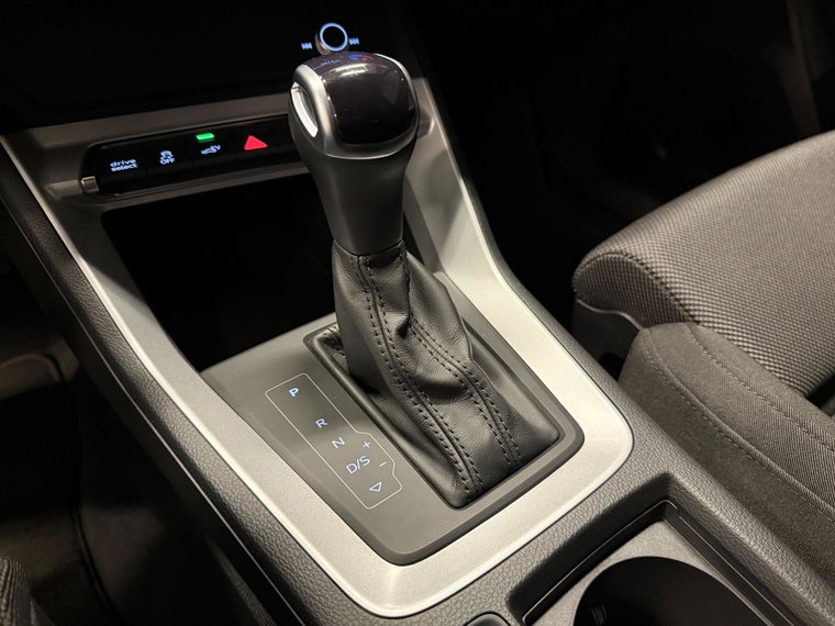 Vehicle Image 26