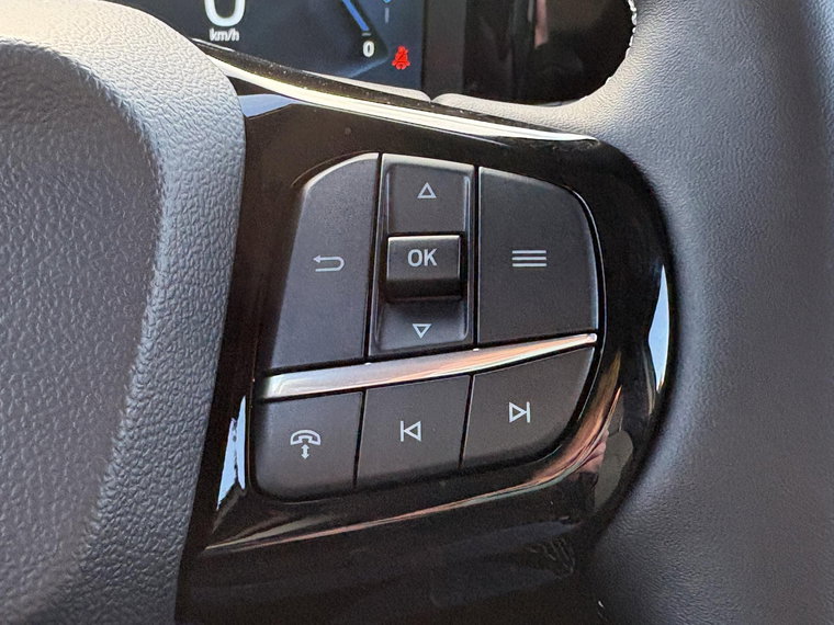 Vehicle Image 25