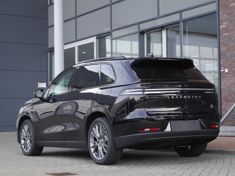 Vehicle Image 6