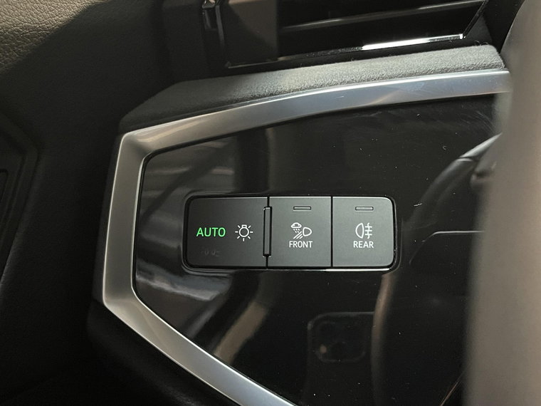 Vehicle Image 26