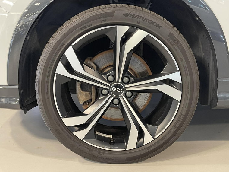 Vehicle Image 27
