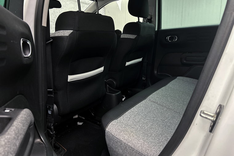 Vehicle Image 13