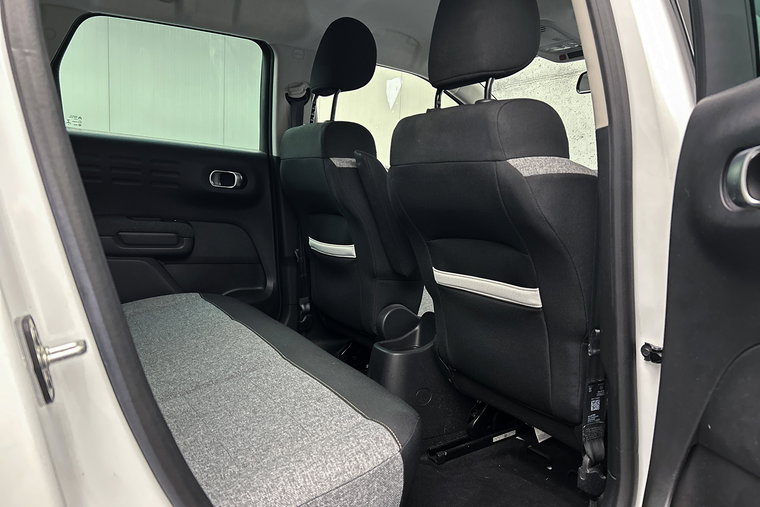 Vehicle Image 15
