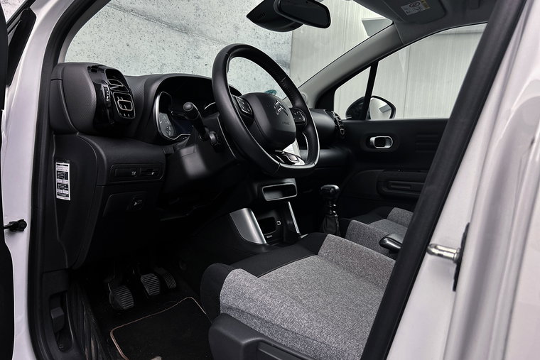Vehicle Image 21
