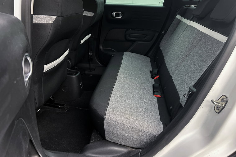 Vehicle Image 25
