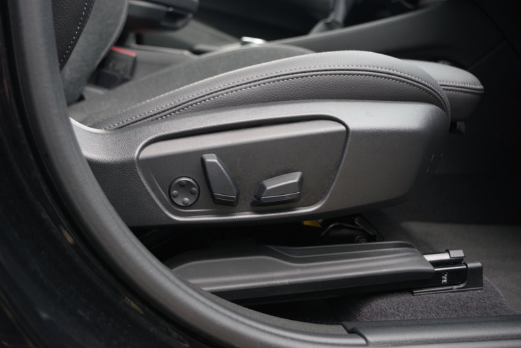 Vehicle Image 32