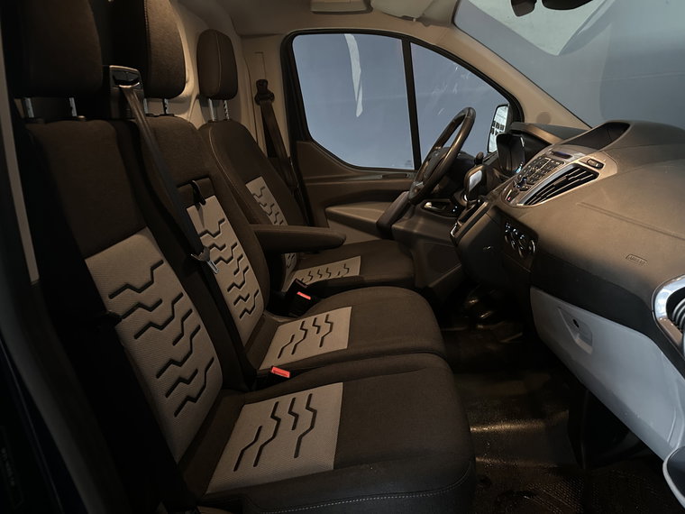 Vehicle Image 12