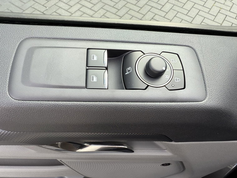 Vehicle Image 27