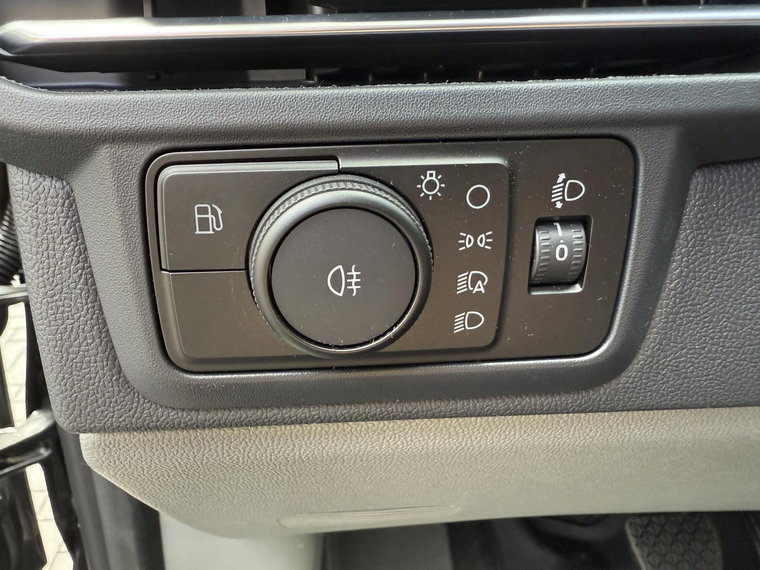 Vehicle Image 28