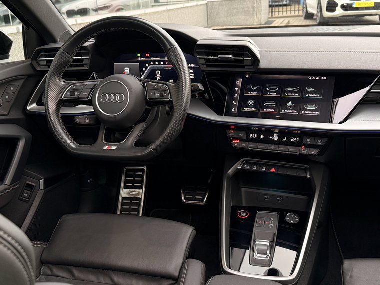 Vehicle Image 32