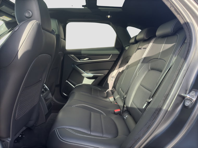 Vehicle Image 25