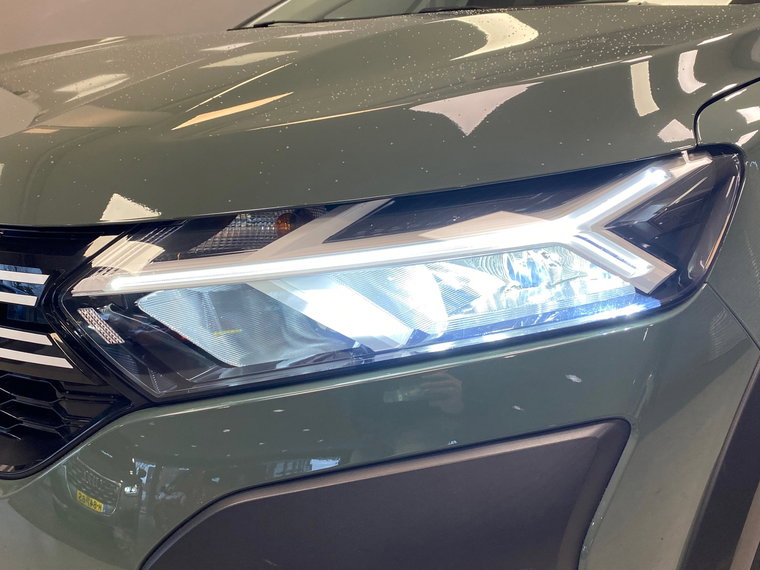Vehicle Image 13
