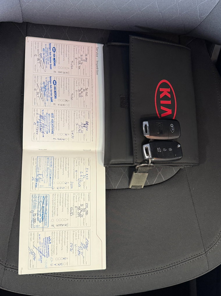 Vehicle Image 25
