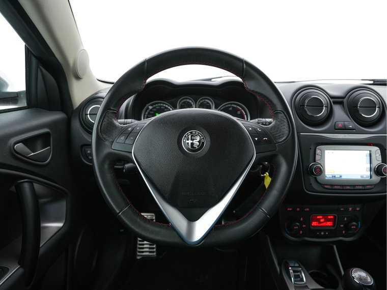 Vehicle Image 16