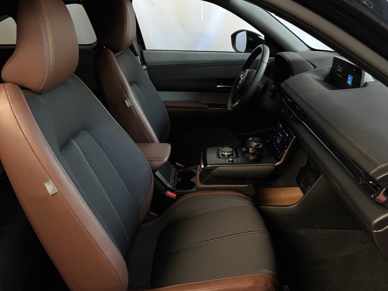 Vehicle Image 38