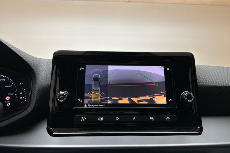 Vehicle Image 25