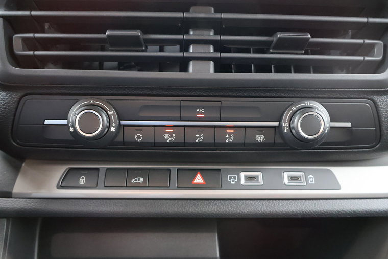 Vehicle Image 28
