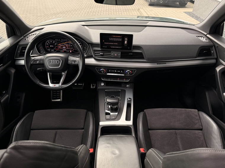 Vehicle Image 25