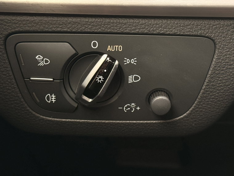 Vehicle Image 32