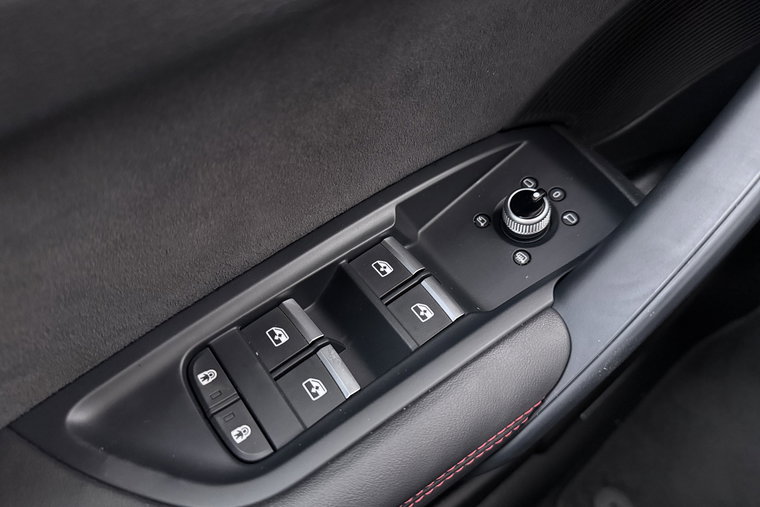 Vehicle Image 23