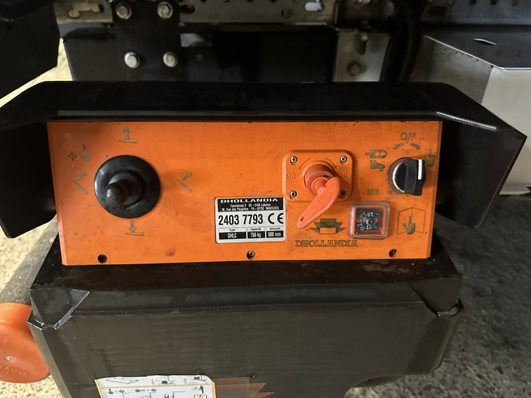Vehicle Image 14