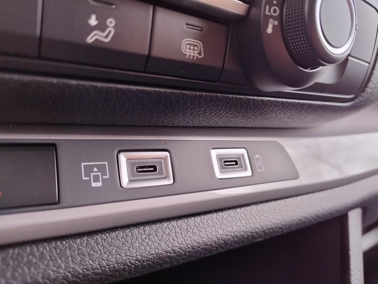 Vehicle Image 28