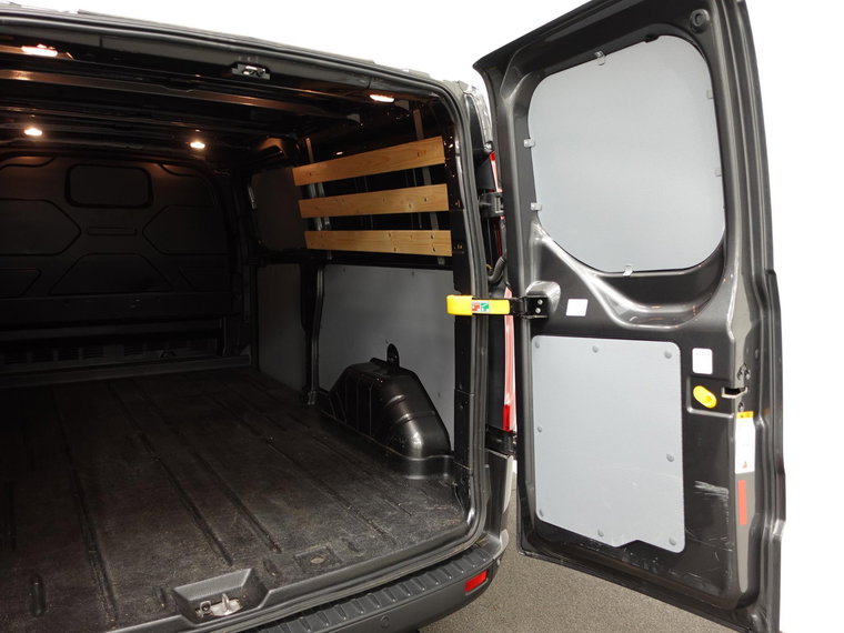 Vehicle Image 35