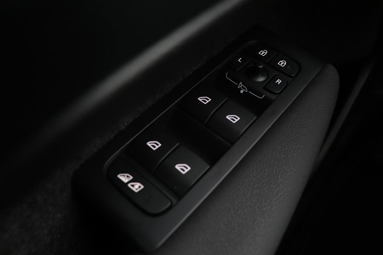 Vehicle Image 43