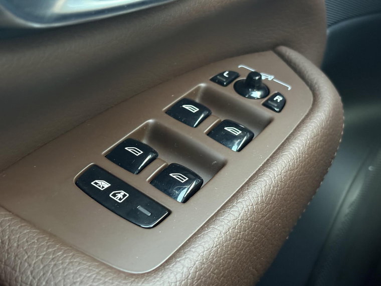Vehicle Image 24