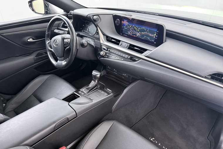 Vehicle Image 16