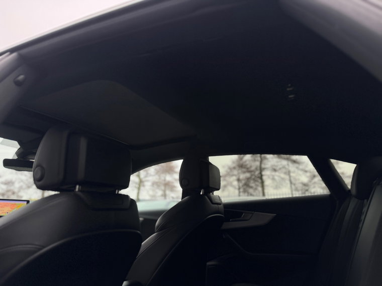 Vehicle Image 32
