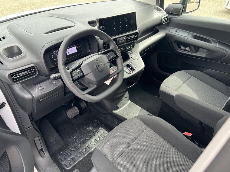 Vehicle Image 19