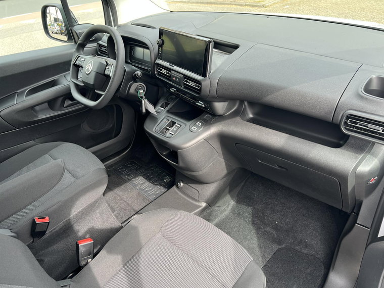 Vehicle Image 26