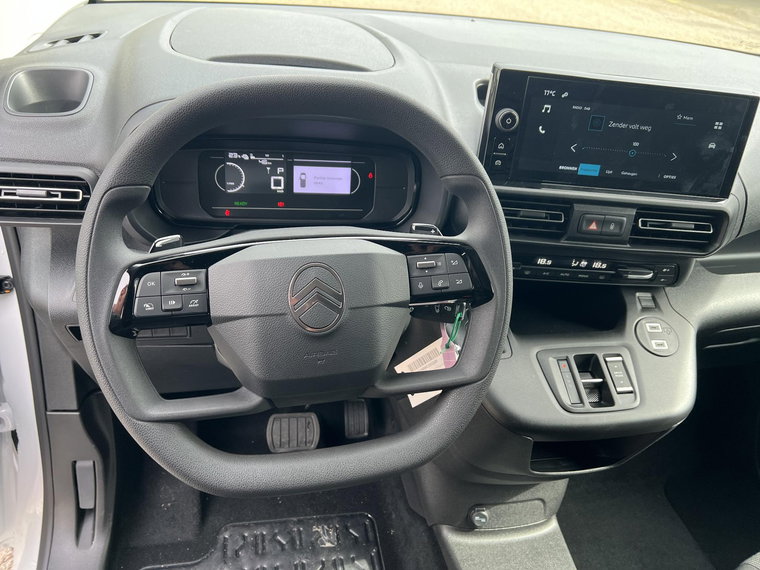 Vehicle Image 29