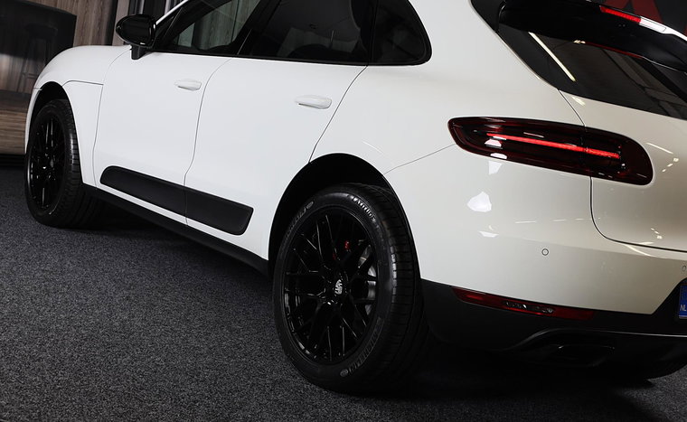 Vehicle Image 48