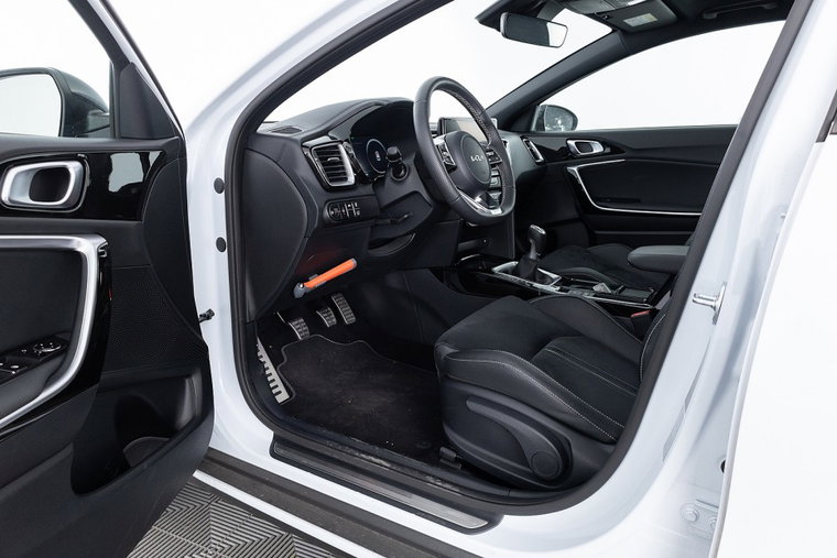 Vehicle Image 13