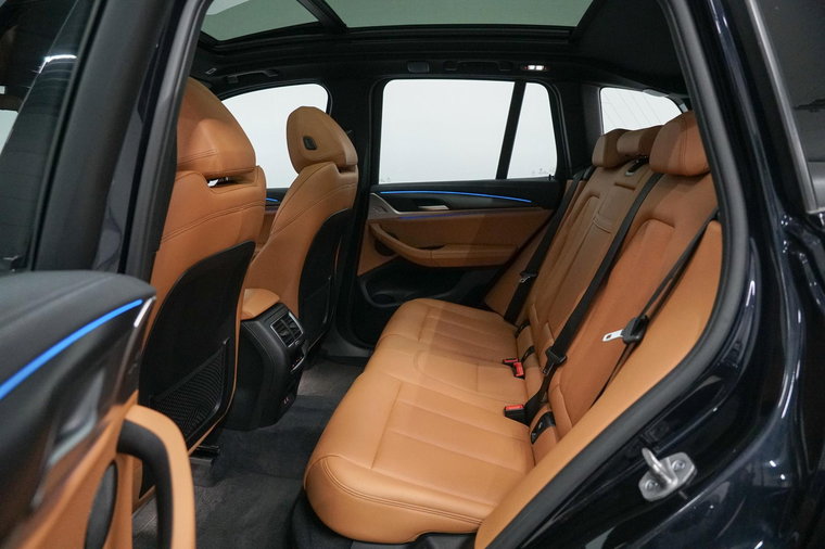 Vehicle Image 32