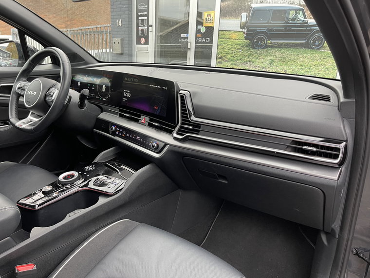 Vehicle Image 32