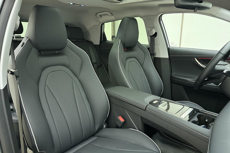 Vehicle Image 13
