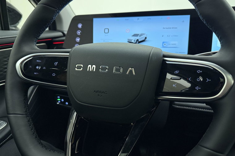 Vehicle Image 25