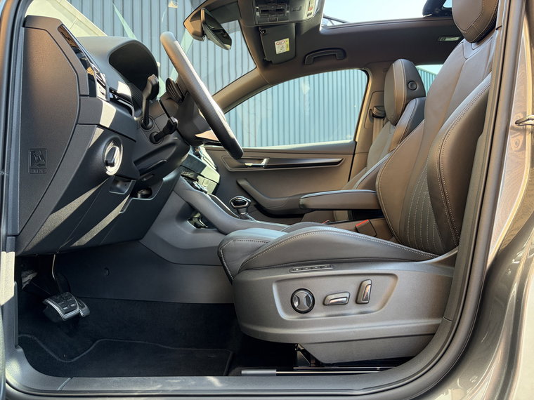 Vehicle Image 50