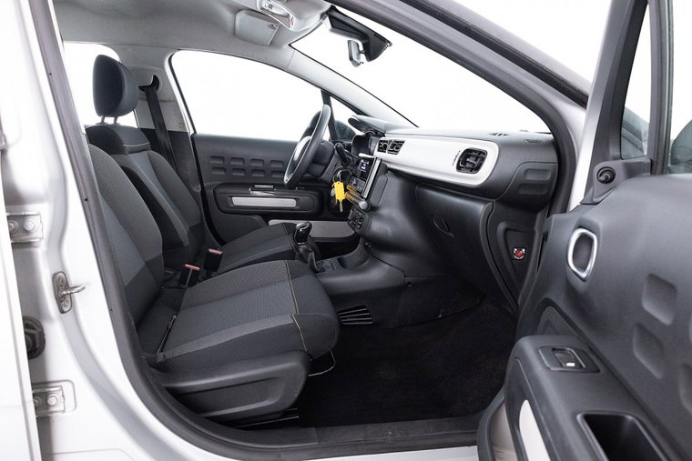 Vehicle Image 6