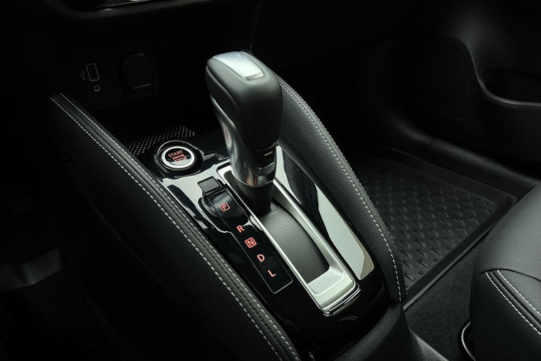 Vehicle Image 25